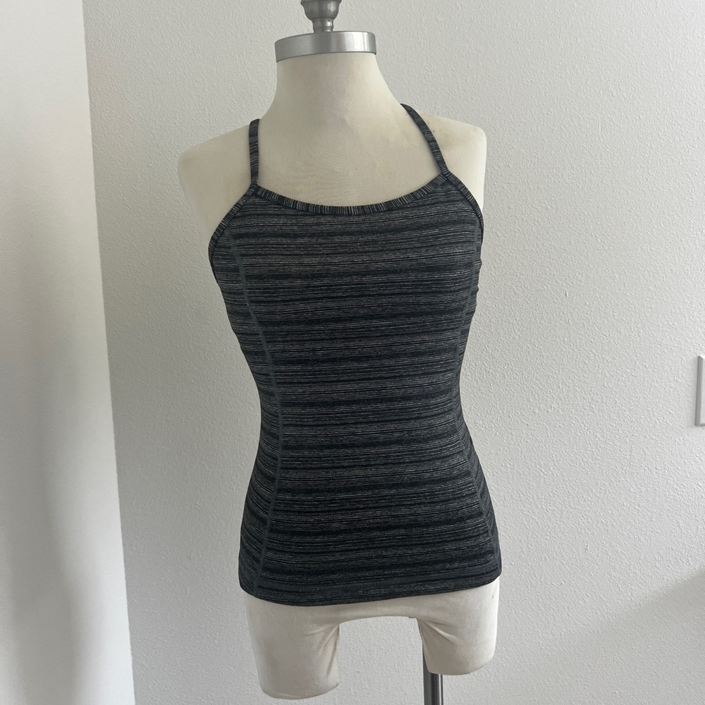 Under Armour Sleeveless Top / Shirt